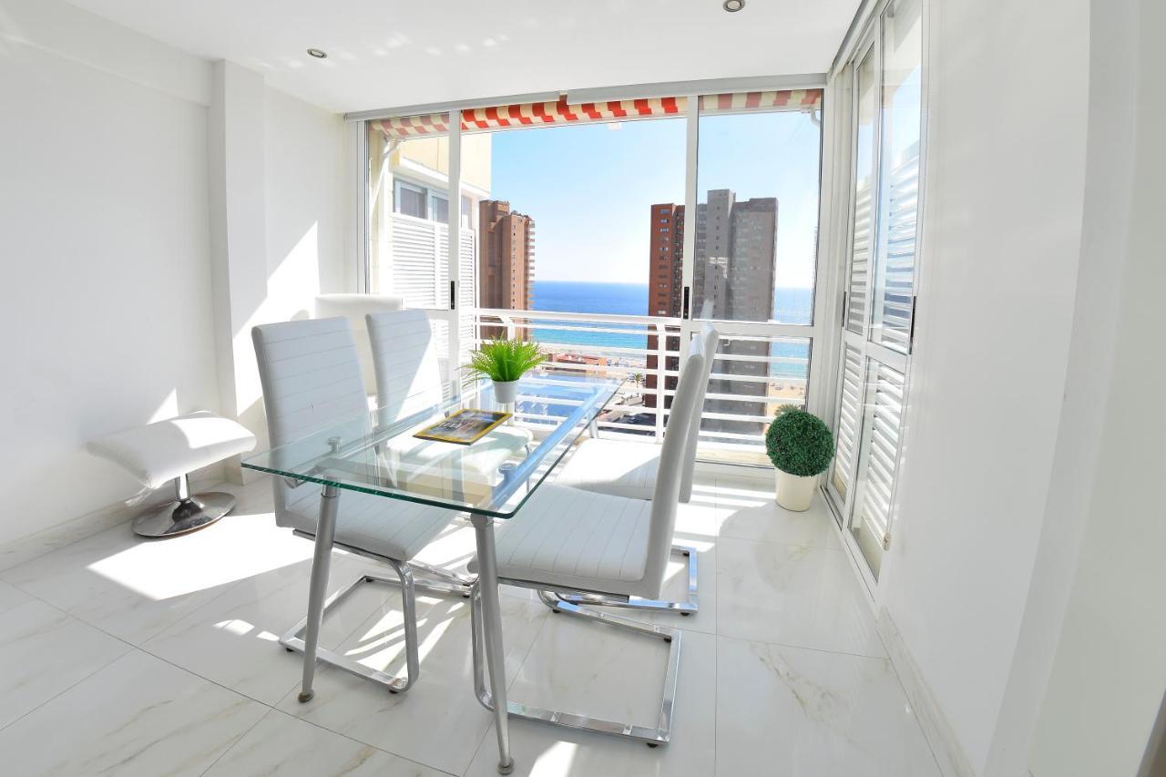 Los Caballos Vip Playa Levante Benidorm Bagian luar foto