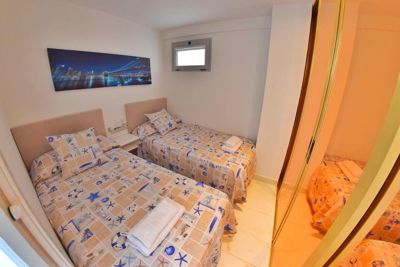 Los Caballos Vip Playa Levante Benidorm Bagian luar foto