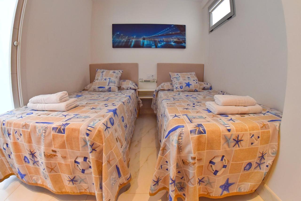 Los Caballos Vip Playa Levante Benidorm Bagian luar foto