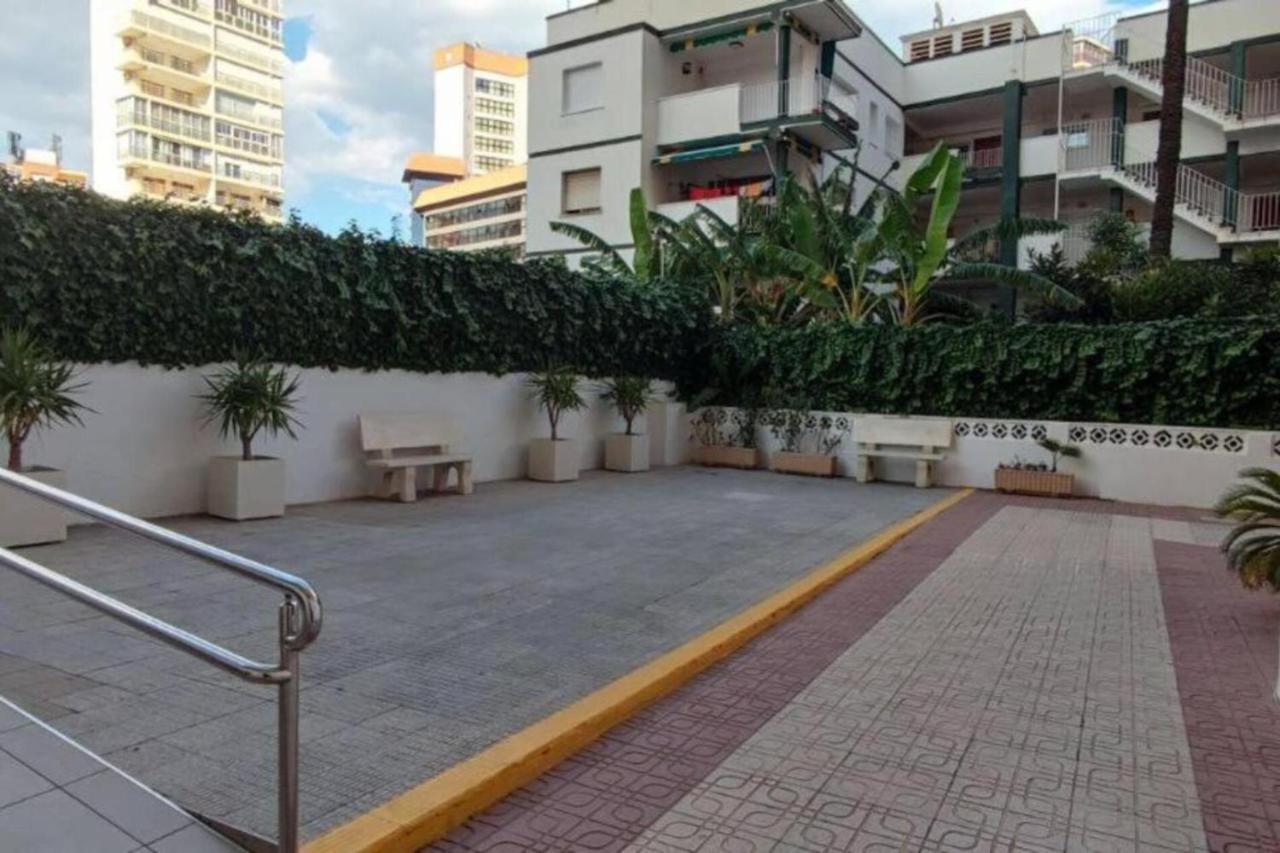 Los Caballos Vip Playa Levante Benidorm Bagian luar foto
